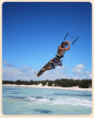 man-kite-surfing-los-roques-venezuela